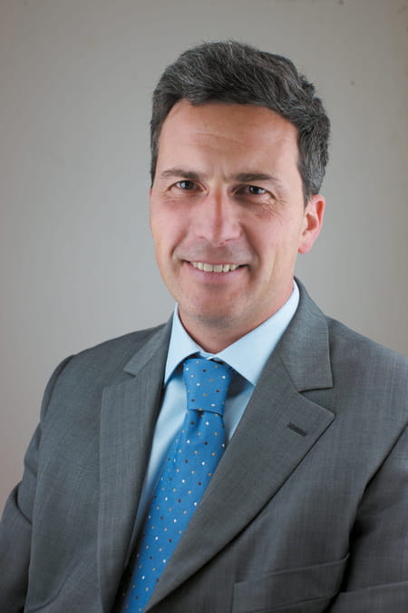 Arnaud COUTURON (Toyota à VAUCRESSON) Viadeo